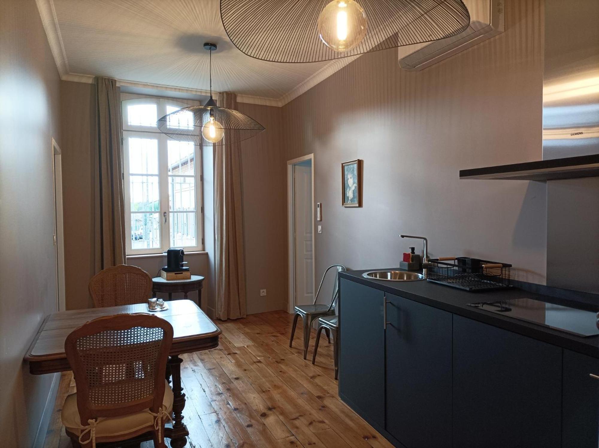 La Maison Du Soleil LʼIsle-Jourdain Extérieur photo